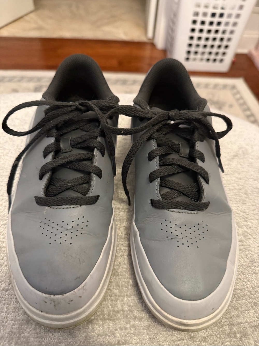 Nike Kids Golf Shoes Gray Black Spikeless Golf Sneakers Size 4Y Youth